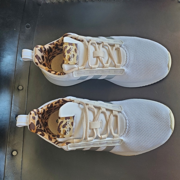 Beautiful Adidas Cloudfoam Size 6.5/38 - Picture 2 of 10